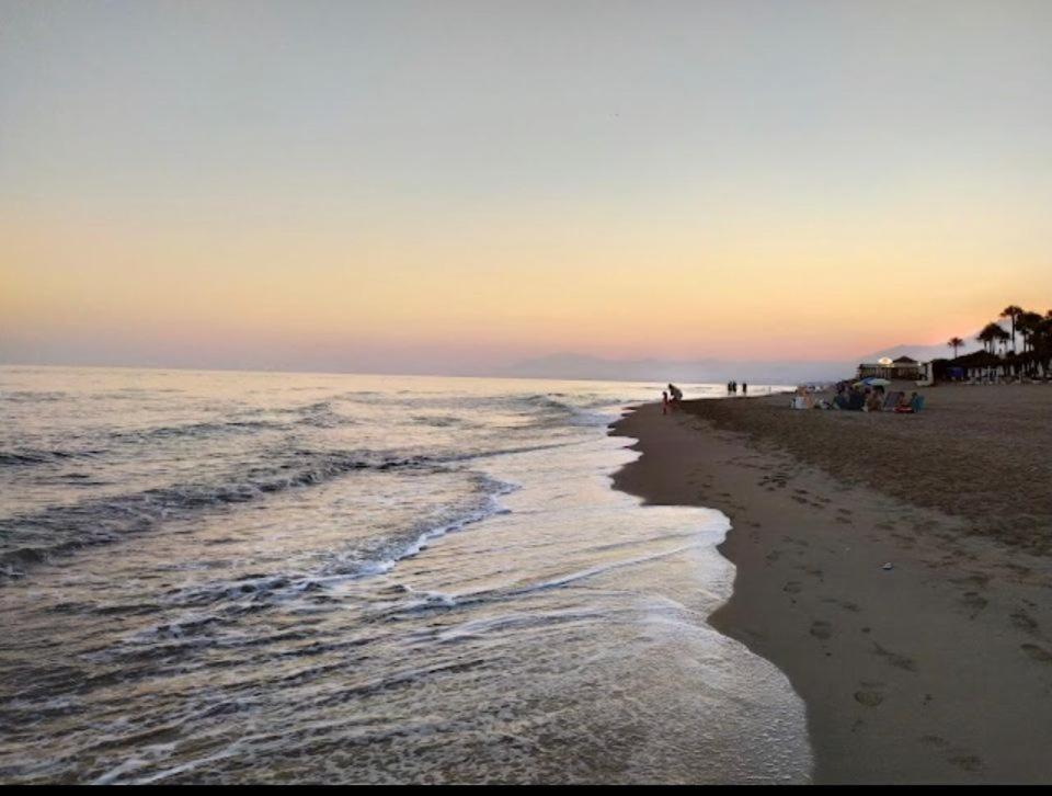 1 Marbella Beach Golf Lägenhet Exteriör bild