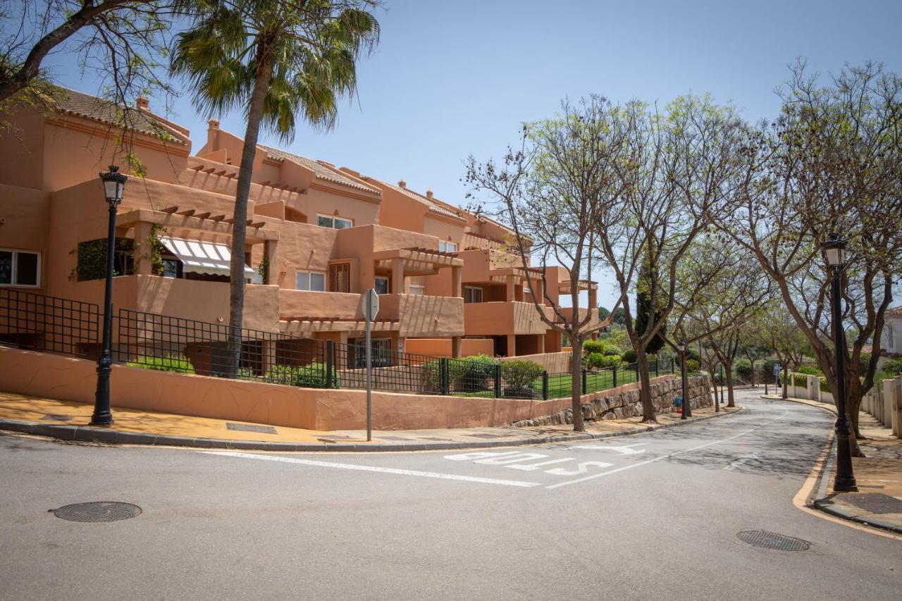 1 Marbella Beach Golf Lägenhet Exteriör bild